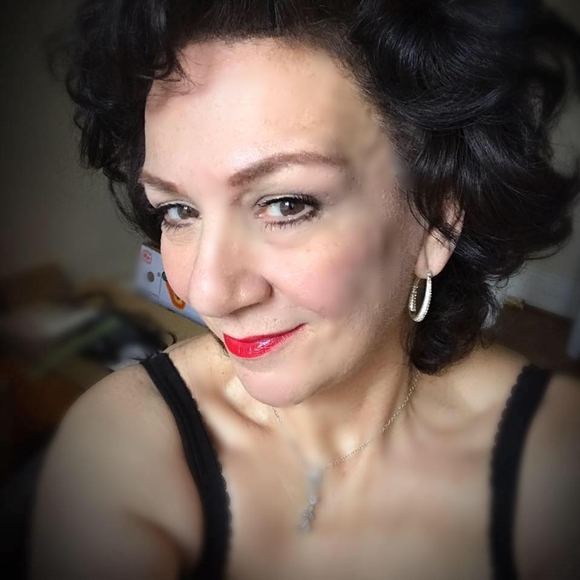 Meet your Posher, Mona - Picture 1 of 1